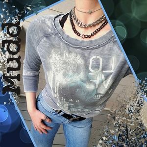 MUDD Soft Heather Gray Raw Edge Distressed Graphic Print Crop Light Sweater